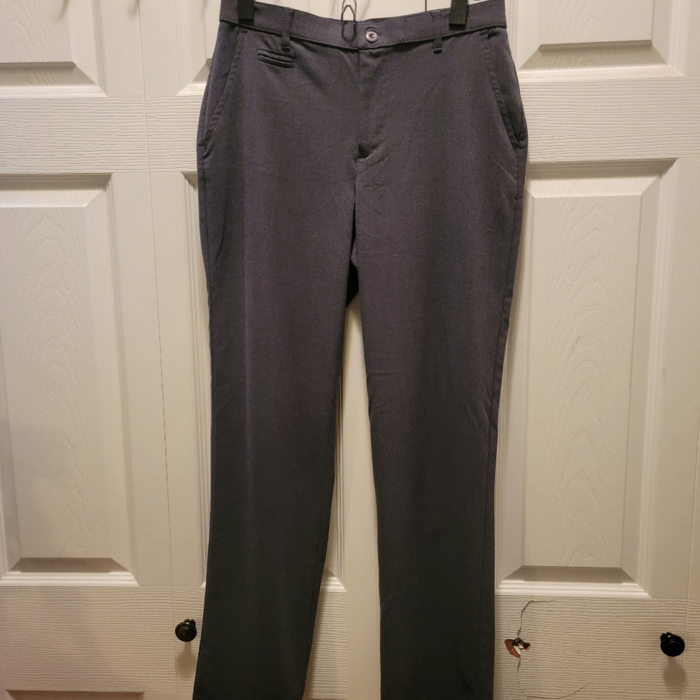 Hagger Gray Slacks with zipper‎ front and Button at the Top.  Size 4P Average